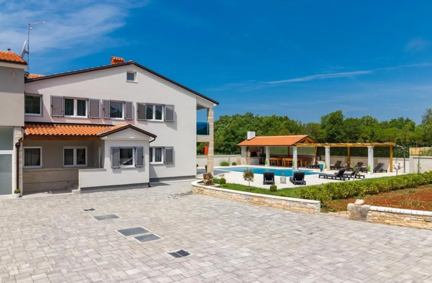 Villa Horizon For 18 People Near Pula With Large Garden And Children Playground
